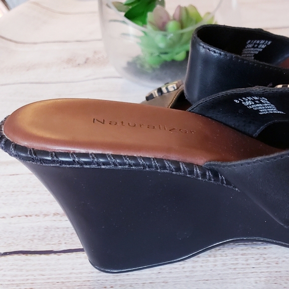 Naturalizer Wedge Sandals ~ 8 - Picture 5 of 11